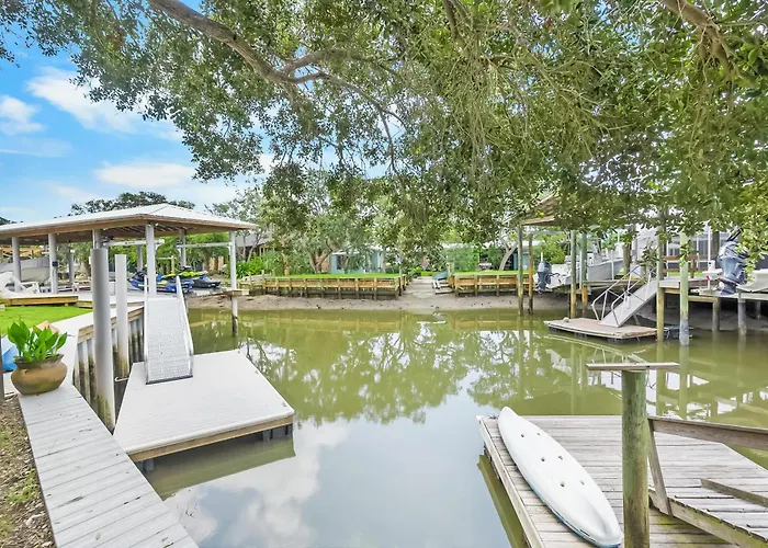 Coral Cottage, Stylish Studio Suite On Canal, Walkable To Beach, Private Parking