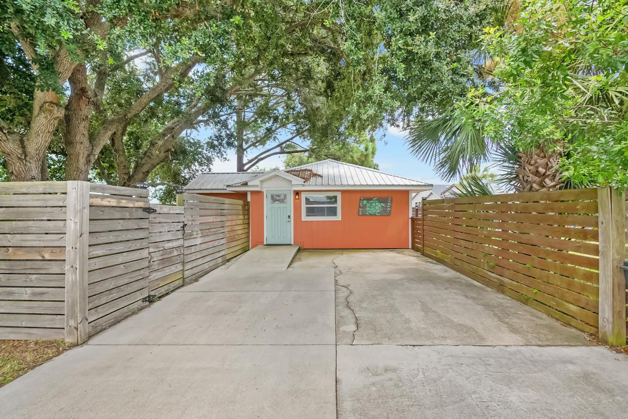 Coral Cottage, Stylish On Canal, Walkable To Beach, Private Parking *